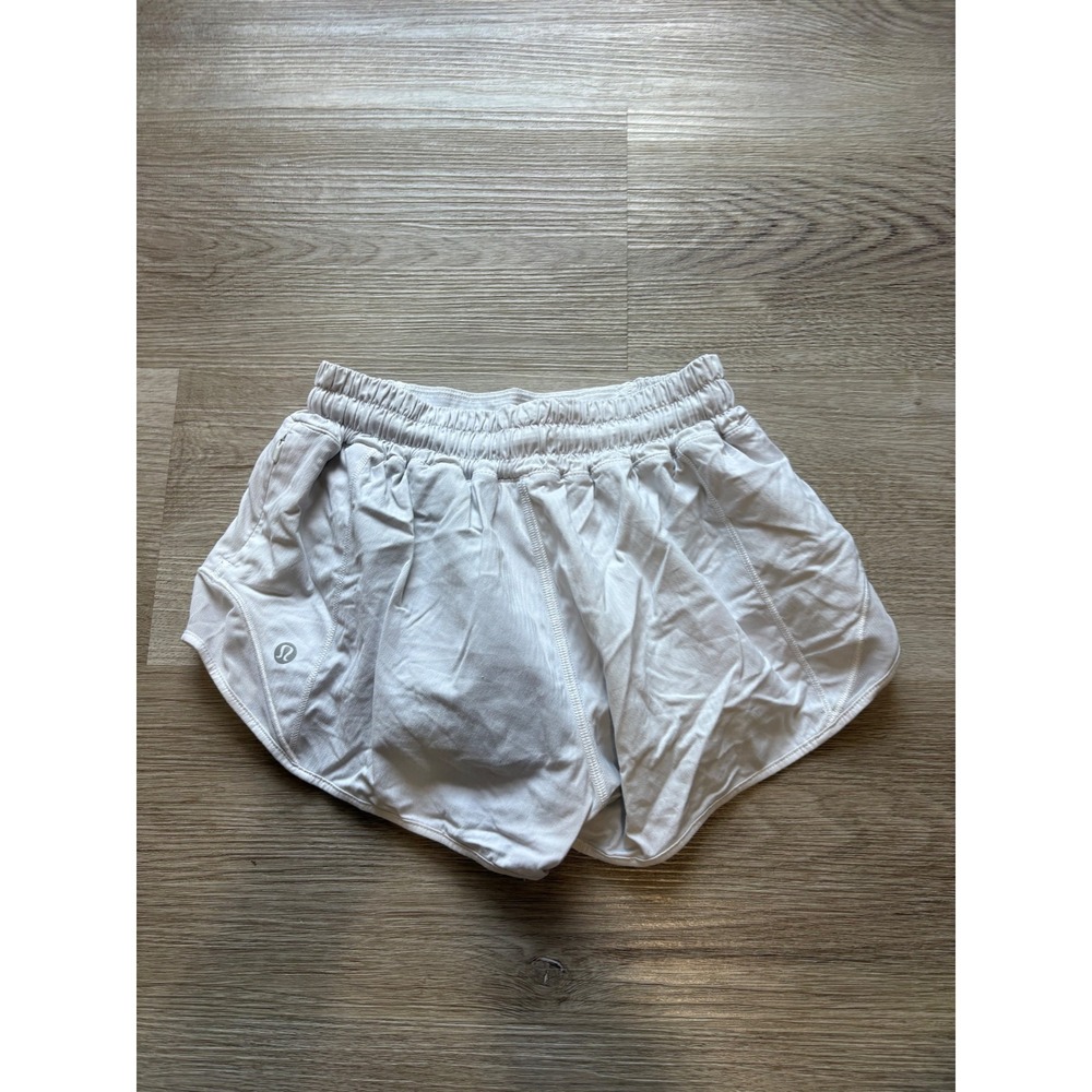 Lululemon Hotty Hot High-Rise Lined Short 2.5 White Size 2